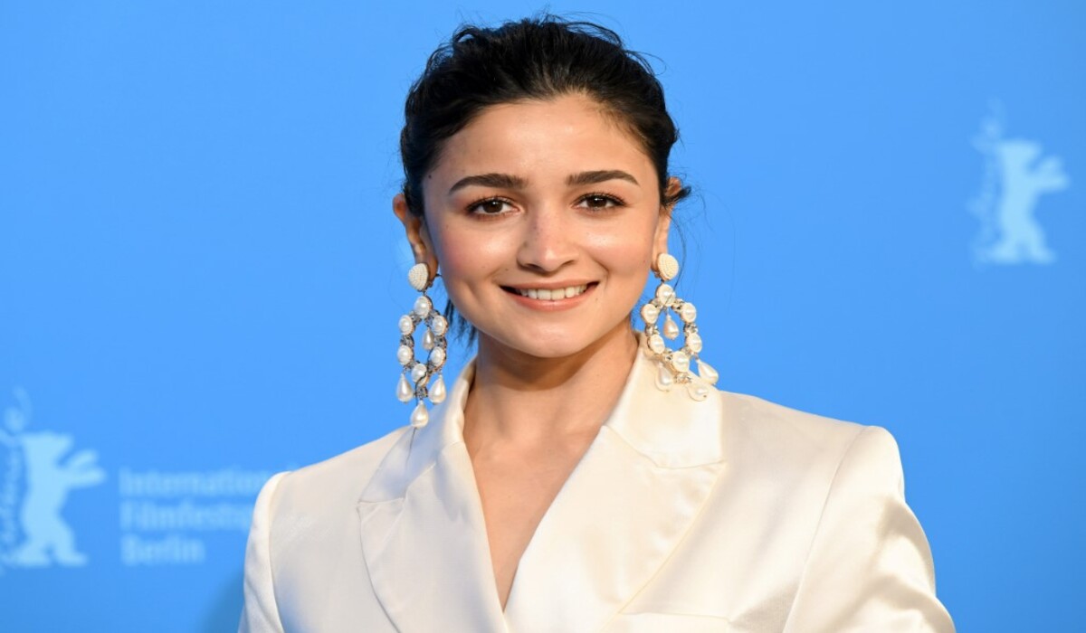 Alia Bhatt: एक महिला की पालतू कुत्ते के साथ क्रूरता पर Alia Bhatt नाराज हो गईं, उन्होंने कहा - उसके खिलाफ कार्रवाई होनी