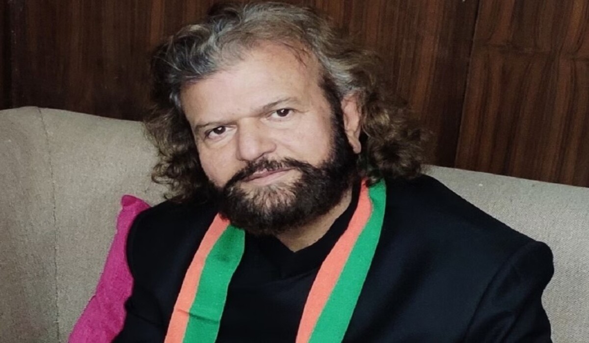 Lok Sabha Elections 2024: Hansraj Hans ने अपने चुनाव प्रचार का आरंभ किया, बाबा फरीद को नमन किया, हमेशा बिना जूते रहने का संकल्प लिया