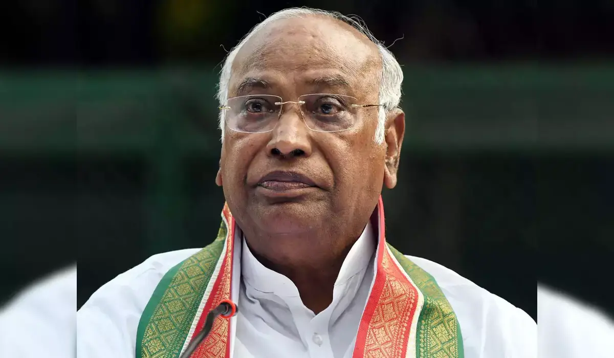 ECI ने Mallikarjun Kharge को डांटा, कहा वह चुनावों को बिगाड़ने की कोशिश