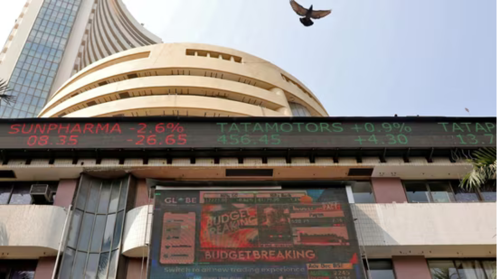 Sensex crosses 80,000 for the first time, Nifty hits record highs; HDFC Bank soars. | Exclusive Dial24News