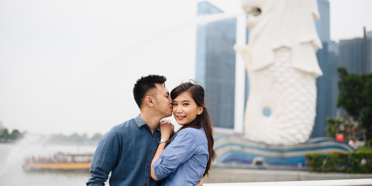 Walking hand-in-hand along the Esplanade waterfront, a favorite stop on the 48-hour love itinerary.